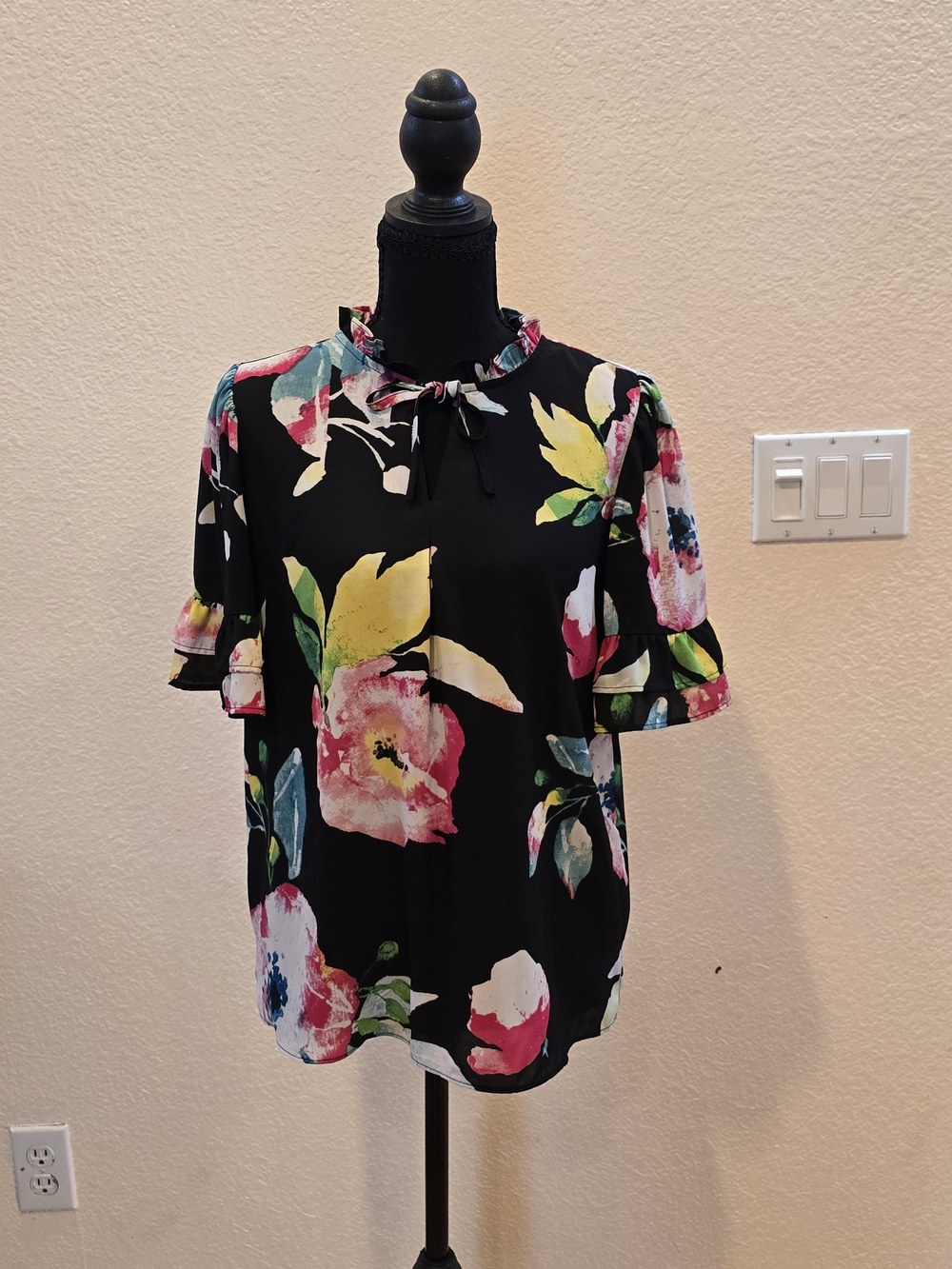 Nicole by Nicole Miller Black Floral Tie-Neck Ruffle Sleeve Blouse